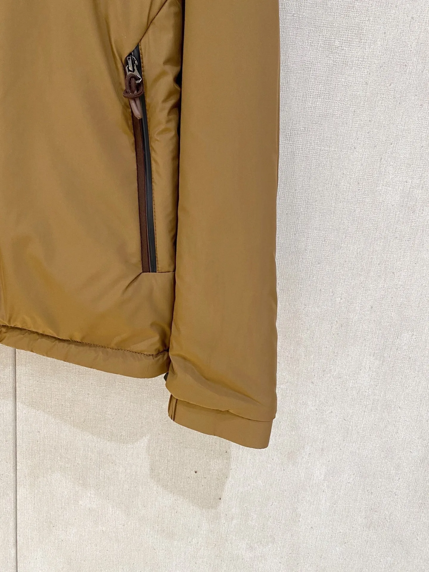 ZEGNA ✅ ： ， ， ； ， 。 ， ， 。 ✅ ：Classic ， ， ， ， 。 ✅ ： ， ， ； ， logo， ， 。 ： 、Cream White、Black。 ✅ ： ， ， ， 、 、 ， Versatile 。 Sizes：M-4XL